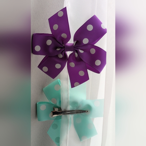 32 Like New 3.5" Clip On Bows Pinwheel Only $1.50 Each. - Picture 3 of 10